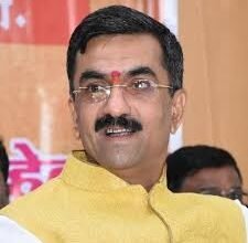 Photo of दूरावस्थेतील पोलिस स्टेशनच्या इमारती, पोलिस कर्मचाऱ्यांच्या  निवासस्थानांची कामे तातडीने पूर्ण करावीत  – गृह(ग्रामीण) राज्यमंत्री शंभुराज देसाई