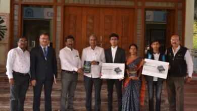 Photo of ‘स्वेरी’ डिप्लोमा मधील ओम हरवाळकर यांच्या पुस्तकाचे प्रकाशन संस्थेचे सचिव डॉ.बी.पी. रोंगे यांच्या हस्ते संपन्न