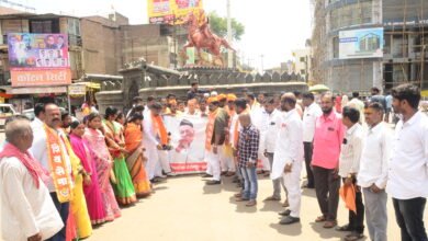 Photo of पंढरपुरात शिवसेनेकडून राज्यपाल कोशारिंच्या विरोधात जोडेमारो आंदोलन 