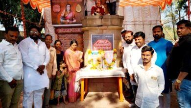 Photo of पंढरपूर:-राष्ट्रमाता राजमाता जिजाऊ यांच्या 425 व्या जयंतीनिमित्त  त्यांचे पुतळ्यास पुष्पहार अर्पण करून अभिवादन!