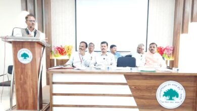 Photo of संतांच्या अभंगांना सिनेमाच्या चाली लावणे ही विकृती होय – कवी संतोष पवार