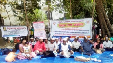 Photo of शासनाच्या डोळे बंद भूमिकेमुळे गेली बावीस दिवसांपासून आंदोलकांच्यावर उपासमारीची वेळ ….त्यामध्ये महिला व बालकांचाही समावेश….