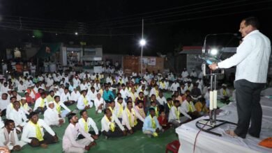 Photo of लोकांनी दिलेला विठ्ठलच नीट चालवा  चेअरमन अभिजीत पाटील यांच्या विरोधात युवराज पाटील आक्रमक