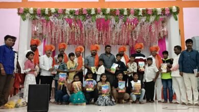 Photo of अनवाणी पायांना चपलाचे वाटप… विद्यार्थ्यांना वह्या, कंपास आणि पेन इ. शैक्षणिक साहित्याचे भरगच्च वाटप..!