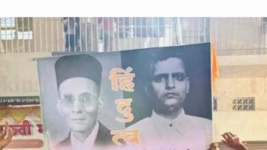 Photo of राम मुर्ती स्थापनेच्या निमित्ताने पंढरपूर शहरामध्ये काढण्यात आलेल्या मिरवणुकीमध्ये  नथुराम गोडसेचे पोस्टर झळकवनाऱ्या  समाजकंटावर कारवाई करा -अमरजीत पाटील