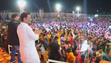 Photo of पंढरपूरात खेळ मांडियेला.. वाळवंटी काटी म्हणत..आदेश भाऊजींच्या कार्यक्रमास अलोट गर्दी