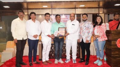 Photo of दीपक नाईकनवरे यांन  शिवछत्रपती महाराष्ट्र गौरव पुरस्कार प्रदान