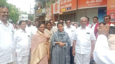 Photo of भगवान महावीर जयंती निमित्त आमदार प्रणिती शिंदे यांनी दिगंबर जैन मंदिरात जाऊन घेतले दर्शन.