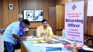 Photo of माढा लोकसभा मतदार संघातून बहुजन समाज पार्टीचे  स्वरुपकुमार जानकर  यांचा उमेदवारी अर्ज दाखल