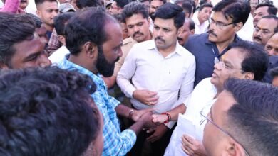 Photo of पंढरपूर उपजिल्हा रुग्णालयातील असुविधांबाबत आरोग्यमंत्री तानाजीराव सावंत यांच्याशी गणेश अंकुशराव यांची चर्चा