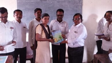 Photo of राजर्षी शाहू महाराज जयंती निमित्त विद्या विकास प्रशाला टाकळी येथे शालेय पुस्तक वितरण