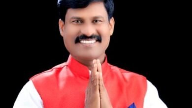 Photo of समाजशिक्षक म्हणून भूमिका बजावताना स्वतःच्या पेशाशी प्रामाणिक राहण्याचा आटोकाट प्रयत्न केला–सुनील अडगळे