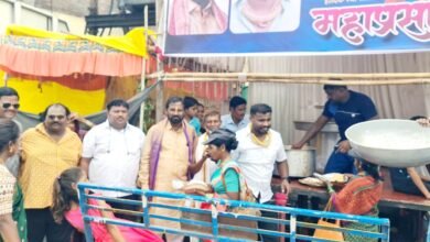 Photo of समाज सेवक विठ्ठल वाघमारे यांचे तर्फे वारकऱ्यांना 3दिवस महाप्रसादाचे वाटप