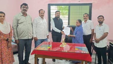 Photo of पंढरपूर नगर परिषदेच्या वतीने  वारसा हक्काने १४ सफाई कर्मचाऱ्यांच्या वारसांना दिले नियुक्ती आदेश — अँड.सुनिल वाळूजकर