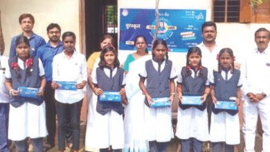 Photo of कॅनरा बँकेतर्फे विद्यार्थ्यांना शिष्यवृत्ती धनादेश वाटप