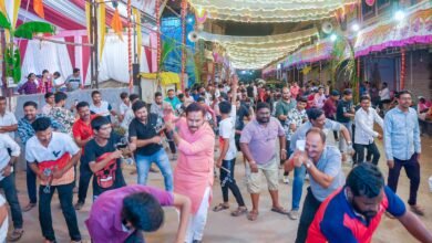 Photo of अभिजित पाटील यांनी लेझिम वर ठेका धरत घेतला आनंद