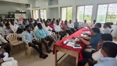 Photo of मुख्यमंत्री माझी लाडकी बहीण योजनेची दोन्ही तालुक्यातील प्रशासकीय अधिकाऱ्यांची आमदार आवताडे यांनी घेतली आढावा बैठक