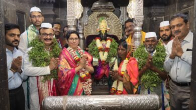 Photo of कार्तिक एकादशी शासकीय महापूजा  विभागीय आयुक्त डॉ.चंद्रकांत पुलकुंडवार यांचे हस्ते संपन्न!