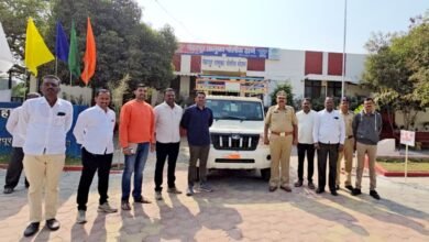 Photo of चाकूचा धाक दाखवून मोबाईल आणि पिकप गाडी चोरणाऱ्या तीन आरोपींना पंढरपूर तालुका पोलिसांकडून अटक