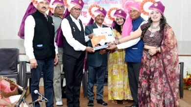 Photo of डॉ.वामन साळवे यांना महाराष्ट्र गौरव पुरस्कार प्रदान 