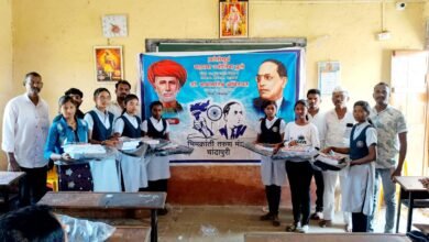 Photo of महापुरुषांच्या जयंतीचे औचित्य साधून विद्यार्थ्यांना संपूर्ण शालेय साहित्याचे वाटप