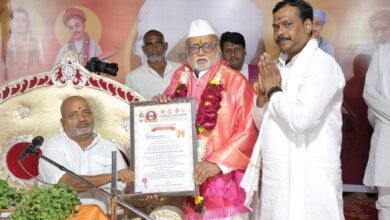Photo of सह अध्यक्ष गहिनीनाथ महाराज औसेकर श्रीसंत मारोती महाराज दस्तापुरकर जीवन गौरव पुरस्काराने  सन्मानित