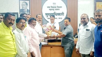 Photo of मुख्याधिकारी महेश रोकडे यांच्या समवेत झालेल्या कामगार संघटनेच्या बैठकीमध्ये सर्व मागण्या मान्य