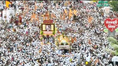 Photo of माउलीच्या पालखीचे नेत्रदीपक रिंगण आणि बंधुभेट संतांच्या पालख्यांचा पंढरपूर तालुक्यात प्रवेश