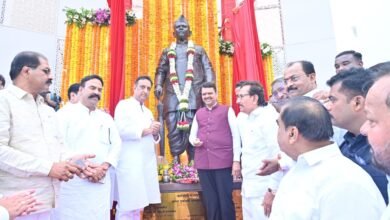 Photo of कर्मयोगी सुधाकरपंत परिचारक यांच्या पूर्णाकृती पुतळ्याचे मुख्यमंत्री देवेंद्र फडणवीस यांचे हस्ते अनावरण