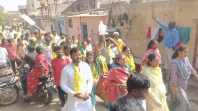 Photo of खासदार प्रणिता ताई शिंदे यांच्या पदयात्रेत महिलांची तुफान गर्दी