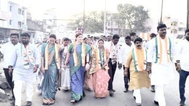 Photo of पंढरपूर नगरपरिषद निवडणूकीसाठी राष्ट्रवादीच्या उमेदवारांच्या प्रचारासाठी रूपाली चाकणकर यांची पदयात्रा