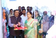 Photo of डॉ.शितल शहा यांच्या फर्स्ट क्राय लहान मुलांच्या कपड्यांच्या दालनाचा शुभारंभ