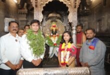 Photo of नूतन जिल्हाधिकारी कार्तिकेयन एस. यांनी घेतले श्री विठ्ठल रुक्मिणी मातेचे दर्शन