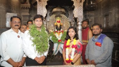 Photo of नूतन जिल्हाधिकारी कार्तिकेयन एस. यांनी घेतले श्री विठ्ठल रुक्मिणी मातेचे दर्शन
