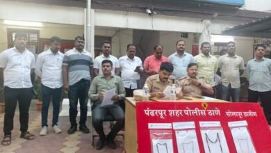 Photo of पंढरपूर पोलिसांनी जबरीने सोनसाखळी चोरी करणाऱ्या चोरा कडून अंदाजे ०६ लाख ०५ हजार किंमतीचा मुद्देमाल हस्तगत केला 