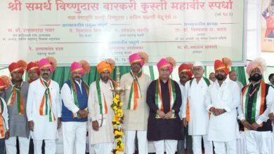 Photo of लाल मातीतील कुस्तीला नवसंजीवनी देण्याचे कार्य डॉ.कराड यांनी केले: हिंद केसरी पै. दिनानाथ सिंग