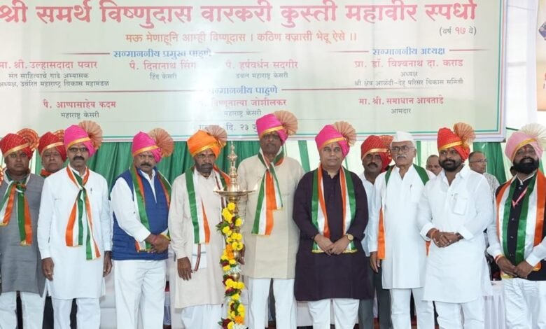 Photo of लाल मातीतील कुस्तीला नवसंजीवनी देण्याचे कार्य डॉ.कराड यांनी केले: हिंद केसरी पै. दिनानाथ सिंग