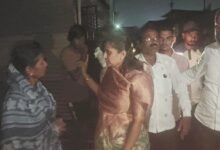 Photo of व्यास नारायण झोपडपट्टीतील नागरिकांना नगराध्यक्षा,डॉ. प्रणिताताई भालके यांचे सतर्कतेचे आवाहन