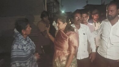 Photo of व्यास नारायण झोपडपट्टीतील नागरिकांना नगराध्यक्षा,डॉ. प्रणिताताई भालके यांचे सतर्कतेचे आवाहन
