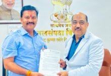 Photo of आ.अभिजीत पाटील यांनी सिना-माढा उपसा सिंचन योजनेच्या  प्रश्नासाठी  कार्यकारी अभियंता यांची घेतली भेट