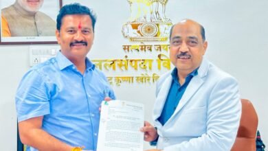 Photo of आ.अभिजीत पाटील यांनी सिना-माढा उपसा सिंचन योजनेच्या  प्रश्नासाठी  कार्यकारी अभियंता यांची घेतली भेट
