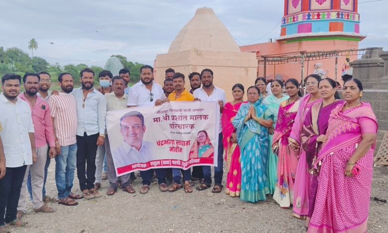 Photo of माजी आमदार प्रशांतराव परिचारक यांच्या वाढदिवसानिमित्त चंद्रभागेच्या पात्रात राबवली स्वच्छता मोहीम