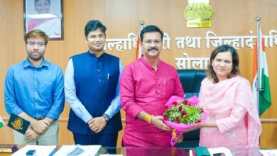 Photo of आ.अभिजीत पाटील यांनी प्रशासनासमोर मांडल्या शेतकऱ्यांच्या व्यथा
